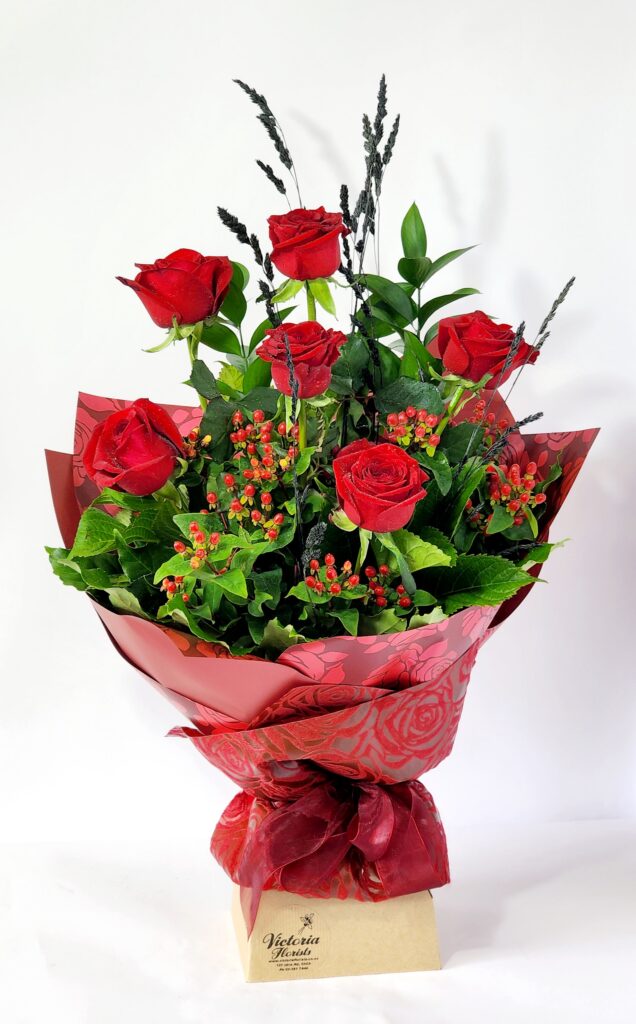 6 red roses